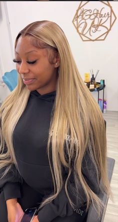 613 Brown Roots Wig, Colored Hair Wigs Black Women, 30 Inch Blonde Wig, 22nd Birthday Hairstyles, 613 Toned Wig Hairstyles, Ash Blonde Wig With Brown Roots, Birthday Hair Styles Teens, Soft Baby Hairs On Wig, Highlight Wig Hairstyles