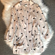 Sexy Soft No Tags But Brand New No Flaws - Sold Out F21 Luxury Line - Birds In Flight Rich Soft Pink Cream Colored Open With Pockets Cardigan Sweater Blazer Shacket Vtg Vibes Spring V-neck Outerwear For Night Out, Chic V-neck Outerwear For Brunch, Fitted Long-sleeved Outerwear For Brunch, V-neck Outerwear For Spring Night Out, V-neck Outerwear For Night Out In Spring, Fitted Open Front Outerwear For Brunch, Bird Graphic, Sweater Blazer, Pocket Cardigan