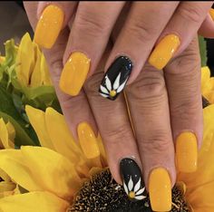 Gel Sunflower Nails, Orange Sunflower Nails, Sunflower Gel Nails, Eagles Nails, Sunflower Nail Art, Hufflepuff Aesthetic, Gel Toe Nails