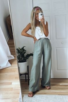 Flowy Pants Outfit, Linen Pants Outfit, Wide Leg Pants Outfit, Summer Outfits Black, Elegante Casual, Flowy Pants, Wide Leg Linen Pants, Green Pants