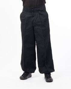 Le pantalon confortable en toutes circonstances

Détails



Le pantalon standard, tissu 100% coton naturel, idéal pour découvrir notre concept

Matériau résistant

Pour un style simple et décontracté 

Ourlet de fermeture réglable

Double renfort à la taille et à l'entrejambe




Matériel

Coton 100%

Taille (cm)

Tour de taille : 73, 76, 79, 82, 85, 88, 91, 95, 100, 110, 120, 130
 Entrejambe : 76

Se soucier

Lavable en machine à 40°C
 Éviter le blanchiment
 Laver avec des couleurs similaires Plus And Minus, Mens Trousers, Relaxed Style, Suits You, Natural Cotton, Parachute Pants, Fitness Inspiration, Vest Jacket, Mens Pants