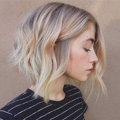 20 Edgy A-Line Haircuts You are Going to Love - The Trend Spotter A Line Haircut, Line Bob Haircut, Balayage Bob, Wavy Lob, Hair Blond, Wavy Haircuts, Lob Hairstyle, Edgy Hair, Penteado Cabelo Curto