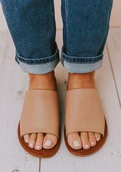 Quinn Nude slides are so comfortable - Run true to size Corporate Nails, Comfortable Flip Flops, Huggie Earrings Gold, Boho Sandals, Blue Suede Shoes, Black Slides, Latina Fashion, Nails Simple, Slip On Sandals