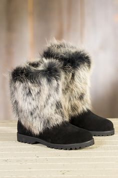 Wait until you experience the warmth and softness of these elegant boots. Our winter ready boots are everything your feet have been waiting for. Free shipping   returns. Fur Snow Boots, Elegant Boots, Sheepskin Boots, Sheepskin Rug, Fur Boots, Fox Fur, Fur Trim, Snow Boots, Winter Boot