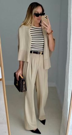 Birthday Outfit For Office, Classic Casual Outfits For Women Chic, Wide Leg Business Outfit, Beige Pants Winter Outfit, Beige Dress Pants Outfit, Office Outfits Women Spring, Old Money Street Style, Classy Fall Outfits, How To Have Style