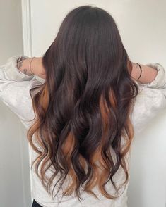 Underdye Blonde, Peekaboo Hair Highlights, Peak A Boo Hair, Shape Haircut, Hair Highlights Ideas, Blonde Peekaboo Highlights, Blonde Underneath, Natural Dark Hair