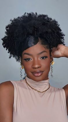 Ideia de penteado para cabelo afro, link do tutorial abaixo Dry Damaged Hair Remedies, Homemade Hair Mask, Curly Wedding Hair, Natural Afro Hairstyles, Hoco Hairstyles, Colored Curly Hair, Curly Hair Styles Easy, Natural Curls Hairstyles, Hair Remedies