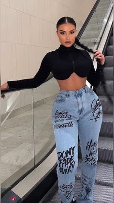 Kick Back Outfit Party, Baddie Jeans Outfit, All Black Streetwear Outfit, Different Fashion Styles, Looks Adidas, Looks Party, Looks Street Style, Classy Casual Outfits, Looks Black