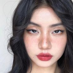 Dark Feminine Simple Makeup, Fat Noses Models, Lipstick Makeup Looks, Red Lipstick Makeup Looks, Vampy Makeup, Bold Eyeshadow, Mekap Mata, 20 Makeup, Best Red Lipstick