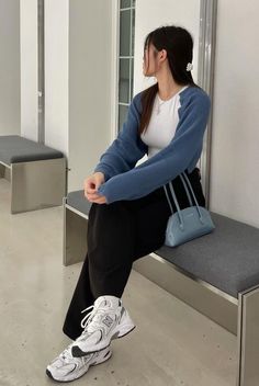 Fashion Outfits University, Basic Casual Outfits Simple, Sagada Outfit, Outfits For Big Thighs, Casual Day Outfits Winter, Medium Contrast Outfits, College Wear Outfits, Light Academia Spring, Outfits Con Pans