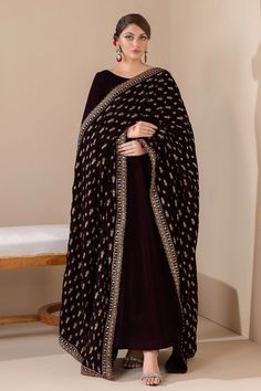 Buy Maroon Heavy Embroidered Velvet Shawl at PinkPhulkari California Pakistani Salwar Kameez Designs, Velvet Shawls, Velvet Suit Design, Shawl Outfit, Kameez Designs, Velvet Dress Designs, Velvet Shawl, Pakistani Fancy Dresses, Embroidered Velvet