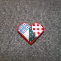 a cross stitched heart with the flag of italy