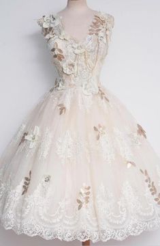 Fairytale Homecoming Dress, White Lace Dress With Flower Shape, Cream Lace Dresses With Floral Applique, Cream Lace Dress With Floral Applique, Cream Tulle Dress For Garden Party, Vintage White Tulle Dress, Cream Ball Gown Dress For Prom, Cream Tulle Dress For Debutante Ball, Cream Ball Gown For Prom