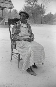 Georgia, 1941... Caption: This seventy-nine year old woman plans to go to Tennessee to live with one of her children there. Eight of her children have left their home in Heard County. Southern section of Heard County, Georgia... Source Farm Security Administration (Jack Delano photographer) Caption This, Old Woman, Tennessee, Grey And White, Year Old, Georgia, Art Inspiration, History, Photographer