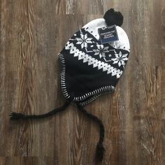 Brand New With Tags. Great For The Colder Weather. No Flaws Peruvian Hat, Cold Weather, White Black, Winter Hats, White And Black, Black White, Women Accessories, Black And White, Brand New