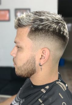 Corte midfade masculino com reflexo Real Madrid Cristiano Ronaldo, Corte De Cabelo Masculino, Hair And Beard Styles, Cristiano Ronaldo, Real Madrid, Ronaldo, Madrid, Collage, Hair