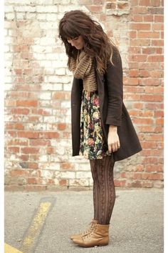 Mode Boho, Tights And Boots, Looks Street Style, Under Dress, Look Vintage, Mode Vintage, Mode Inspiration, Vintage Tea