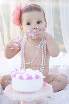 Baby Photography 1 Year, Photo Bb, Birthday Photoshoot Ideas, 1st Birthday Photoshoot, First Birthday Pictures, Anne Geddes