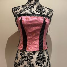 This Vintage Corset From Lip Service Still Has The Hot Topic Price Tag Attached. This Collection Is From The Early 2000's. Features Pink Brocade Panels With Vinyl And Safety Pin Accents. Zipper Closure. Please Note, Some Flaking Of The Vinyl On The *Inside* From How It Was Stored. Not Visible When Wearing. See Photos. #Goth #Y2k #Vintage Pink Goth Outfits, Brocade Corset Top, Vintage Lip Service, Brocade Corset, Venus Mcflytrap, Pink Brocade, Pink Goth, Goth Corset, Poster Girl