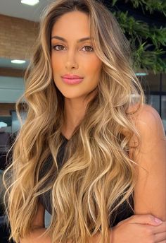 Warm Blonde Hair, Golden Blonde Hair, Hair Color Pink, Hair Color Highlights, Short Hair Color, Brown Blonde Hair, Tape In Hair Extensions, Hair Color Trends, Blonde Balayage