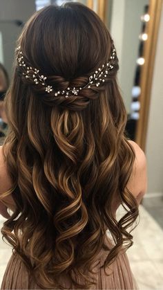 Hairstyles With Wedding Dress, Hairstyles For Wedding Half Up, Hair Styles In Wedding, Hair Styles With Dresses, Hairstyle For Wedding Long Hair, Bridesmaid Hair Ideas Down Curly, Hairstyle Idea For Wedding, Wedding Hair Ideas Brunette, Black Dresses Makeup