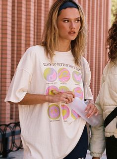 Ways To Better Your Day Oversized Tee Cream Oversized Graphic Tee Outfits, Casual Church Outfits Summer, Summer Nyc Outfits, Bike Shorts Outfit Summer, Summer Bar Outfits, Summer Work Outfits Office Casual, Nyc Outfits Summer, Summer Work Outfits Office, Church Outfit Casual