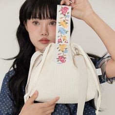 Floral Embroidery Bag, White Quilted Cotton, Top Handle Bag, Hand Bag, Handbag With Shoulder Strap, Shoulder Bag, Tote Bag, Crossbody Bag - Etsy Hong Kong Sewing Bags, Embroidery Bags, White Quilt, Sewing Bag, Cotton Top, Handle Bag, White Bag, Hand Bag, Floral Embroidery