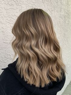 Blonde Balayage Blended, Blondish Brownish Hair, Teddy Bear Blonde Short Hair, Strawberry Brown Hair Color, Beige Blonde Short Hair, Cool Tone Dirty Blonde Hair, Flaxen Hair Color, Dark Blonde Balayage Bob, Dark Blonde Hair Inspiration