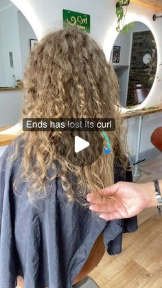 21K likes, 326 comments - cyrl_cymru el May 7, 2024: "Getting curl definition back! ✂️😎 ⬇️ My client has a few different curl patterns, that needed balancing. And the ends were very dry due to...". Deva Curl Before And After, Curly Hair How To, Perm Patterns, Growing Out Curly Hair, Natural Curly Haircut, Wavy Curly Haircuts, 2c Haircuts, Curly Wavy Haircut, Curl Mask