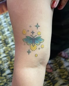 stylized fire fly green blue yellow Electricyetti tattoo stars Flashlight Tattoo, Lighting Bug Tattoo, Lightning Bug Tattoo, Sisters Tattoos, Lightbulb Tattoo, Patchwork Tattoos, Mama Tattoo, Tattoo Mini