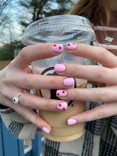 #nailart #nails #pinknails Square Nails February, Valentines Nails Manicure, Nail Inspo February 2024, Nails 2024 Valentines, Short Nails Inspo Valentines, Valentines Nails Natural, Valentines Nail Inspo Short, Valentine Natural Nails, Cute Simple Pink Nail Designs