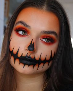 Scary Makeup Ideas Easy, Cute Halloween Makeup Looks Easy Pumpkin, Pumpkin Face Halloween Makeup, Pumpkin Clown Costume, Halloerrn Makeup, Halloween Pumpkin Makeup Easy Diy, Easy Pumpkin Face Makeup, Pumpkin Halloween Costume Makeup, Jack O Lantern Makeup Pretty