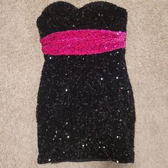 Black Party Dress W/Pink (Fuschia~Colored Pink) Bow. From "Shein". Brand New Condition, Tags Still Attached. Mini (Above Knee), Velvety Material, Sparkly As It's Covered In Beautiful Sequins! Size L. Hot Pink Sweet 16, Tight Floral Dress, White Two Piece Set, Pink Sweet 16, Black Party Dress, Fashion Designing, Floral Cami, Black Party Dresses, Shein Dress