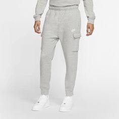 The Nike Sportswear Club Fleece Cargo Pants put an athletic spin on the classic cargo style. Made from soft brushed fabric, they're comfortable for all-day wear. Jogging Nike, Mens Cargo Trousers, Nike Sportswear Club Fleece, Pocket Sweatpants, Athletic Looks, Nike Sweatpants, Mens Club, Mens Cargo, Cargo Joggers