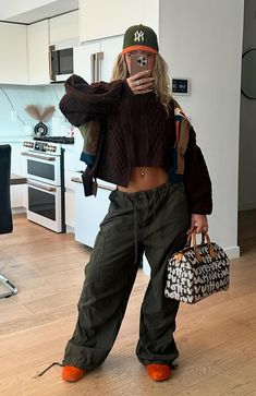 Girly Streetwear, Looks Streetwear, Rock In Rio, Looks Street Style, Aesthetic Style, Style Looks, Autumn Street Style, Outfit Aesthetic