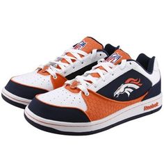 a pair of shoes with the chicago bears on them