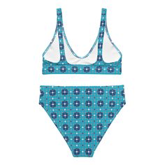 It’s too easy to fall in love with this bikini set. Removable pads and its double-layer make it comfy to wear all day by the pool or at the beach. • Fabric composition in the EU: 88% recycled polyester, 12% elastane • Fabric weight in the EU (may vary by 5%): 6.78 oz/yd² (230 g/m²) • Fabric composition in MX: 81% REPREVE recycled polyester, 19% LYCRA XTRALIFE • Fabric weight in MX (may vary by 5%): 7.52 oz/yd² (255g/m²) • Double-layered and non-reversible • Removable padding • Tear-away care lab Beach Fabric, Elastane Fabric, The Pool, At The Beach, Falling In Love, Fall In Love, Double Layer, Fabric Weights, The Beach