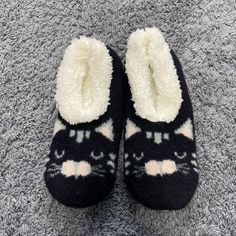 Nwot Grippy Fluffy Cat Designed Slipper Socks Ugg Dakota Slippers, Ugg Dakota, House Shoes Slippers, Striped Slippers, Faux Fur Slides, Moccasins Women, Koolaburra By Ugg, Suede Moccasins, Slide Slippers