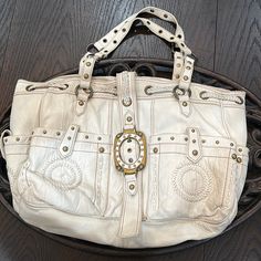 Betsey Johnson Handbag. Color White. Designer Shoulder Bag With Brass Hardware For Everyday, Designer Bags With Brass Hardware For Everyday Use, Chic Cream Bags With Metal Hardware, Designer Tote Shoulder Bag With Metal Hardware, Chic Beige Bags With Brass Hardware, Designer Cream Bag With Metal Hardware, Designer Beige Bags With Brass Hardware, Vintage Tote Shoulder Bag With Metal Hardware, Beige Shoulder Bag With Brass Hardware For Everyday Use