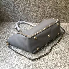 SHOP MORE LUXURY PRODUCTS HERE Description Valentino Medium Grainy Rockstud Bag Gray, For Women, Women’s Bags 19.3in/49cm Size:ÃƒÂ¯Ã‚Â¿Ã‚Â½ÃƒÂ¯Ã‚Â¿Ã‚Â½ÃƒÂ¯Ã‚Â¿Ã‚Â½ÃƒÂ¯Ã‚Â¿Ã‚Â½ 49 x 25 x 14 cm /19.3 x 10 x 5.5 inches (Width x Height x Length) Hook closureRemovable strapFlat zipper pocket Includes dust bag.This product is of the premium quality. Louis Vuitton Shirt, Chanel Shirt, Bv Bag, Gucci Gg Marmont, Reversible Belt, Valentino Bags, Grade 1, Luxury Items, Luxury Shoes