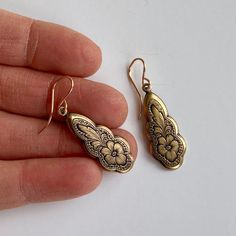 Gold Flower Earrings, Victorian Earrings, My Wedding Day, Earrings Art, Funky Jewelry, Jewelry Lookbook, Gold Flower, Everyday Earrings, Dream Jewelry