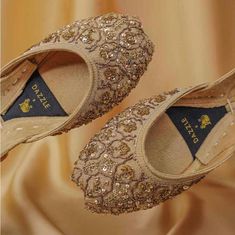 Introducing Anchal Gold Juttis:  Elevate your style and make a statement of grace with our exquisite Anchal Gold Juttis. Handcrafted to perfection, these luxurious Punjabi juttis from Bedazzled UK are a true testament to the art of traditional craftsmanship, seamlessly blending opulence with comfort.  Key Features:  *Craftsmanship: The Anchal Gold Juttis boast intricate golden embroidery, meticulously handcrafted to perfection. Each pair is a masterpiece that combines traditional charm with cont Punjabi Jutti Wedding, Bridal Jutti, Pakistani Khussa, Gold Bridal Shoes, Khatli Work, Desi Fits, Golden Embroidery, Punjabi Fashion, Punjabi Jutti