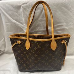 Authentic Louis Vuitton Monogram Neverfull Tote. Great Condition. No Stains On Interior Or Scuff/Tears On Exterior. Small Ink Marks On Inner Zipper Pocket. Lv Neverfull Black, Louis Vuitton Neverfull Empreinte, Louis Vuitton Empreinte Neverfull, Fringe Louis Vuitton Neverfull, What’s In My Neverfull, Louis Vuitton Monogram Neverfull, Louis Vuitton Neverfull Monogram, Monogram Neverfull, Louis Vuitton Bags