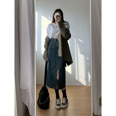 Skater Girl Denim Skirt Nyc Winter Outfits, Girls Denim Skirts, Skater Girl, Long Denim Skirt, Rock Outfit, Y2k Aesthetic Outfits, Modest Clothing, Girls Denim, Jeans Rock