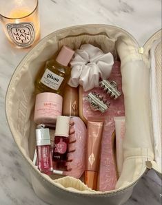 #essentials #travelessentials #travelmusthaves #skincareessentials What’s On My Makeup Bag, Things To Add To Your Wishlist, Make Up Bag Essentials, Aesthetic Makeup Bag, Packing Aesthetic, Makeup Bag Aesthetic, Body Care Essentials, Aesthetic Products, Makeup Bag Essentials