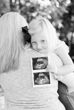 Photo Bb, Fun Pregnancy Announcement, Family Maternity Photos, Baby News, Foto Baby, Maternity Poses, Second Baby, Family Maternity, Trendy Baby