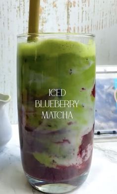 Blueberry Matcha Smoothie, Matcha Flavor Pairing, Matcha Tea Recipes Healthy, Healthy Matcha Recipe, Matcha Protein Shake, Blueberry Matcha Latte, Matcha Smoothie Recipe, Blueberry Matcha