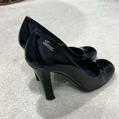 Very Good Condition Slightly Worn In Sole Block Heel Pumps, Shoes Gucci, Leather Block Heels, Gucci Black, Gucci Shoes, Heel Pumps, Black Patent Leather