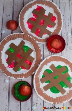 two paper plates that have apples on them and one is made to look like an apple pie