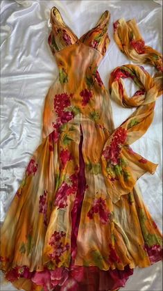 Flowy Evening Dress, Mode Hippie, Gaun Fashion, Denim On Denim, Looks Party, Prom Dress Inspiration, Mode Inspo, Glam Dresses, Mode Inspiration